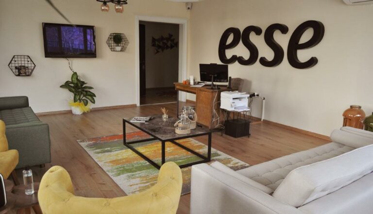 esse 768x440